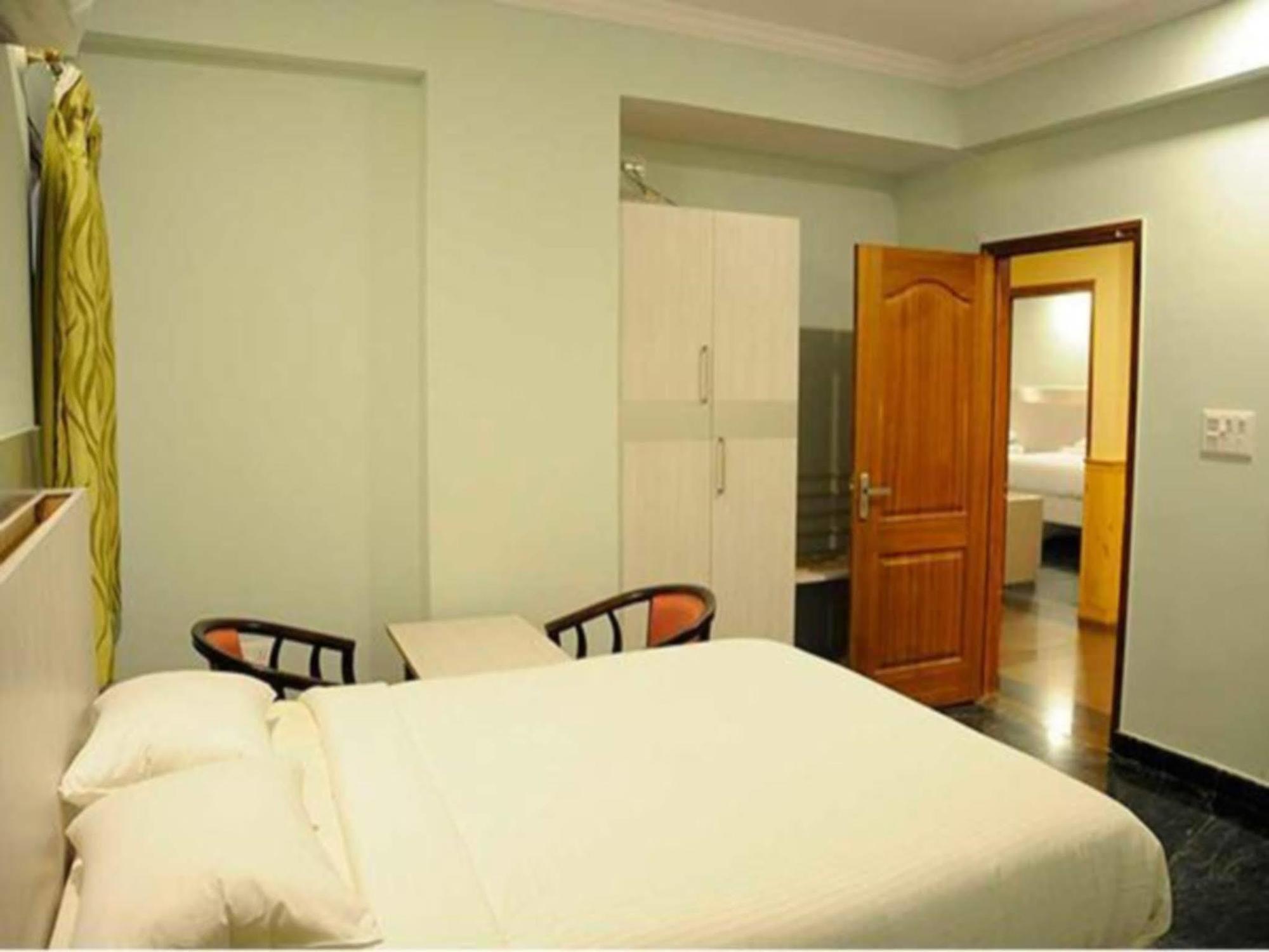 Hotel Royal Opera Μπανγκαλόρ Εξωτερικό φωτογραφία